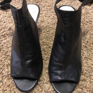 vince camuto size 8/12 peep toe shoe